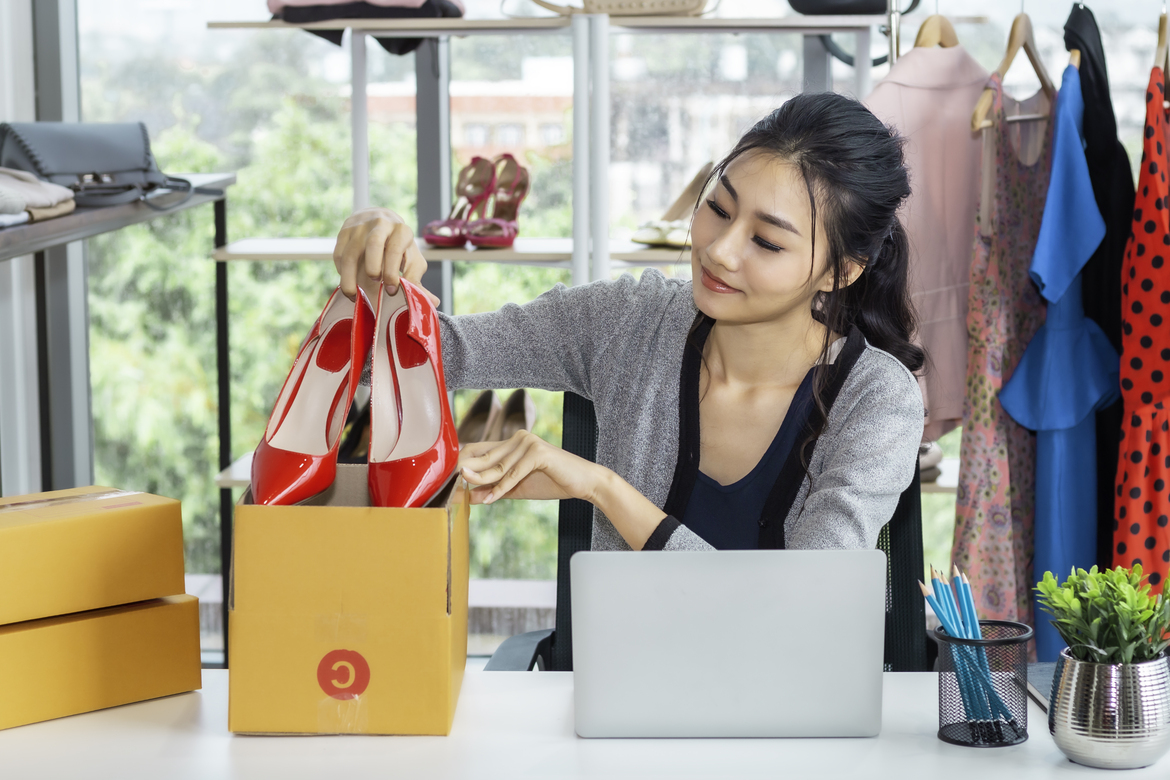 E-Commerce & Retail: Redefining the Shopping Experience